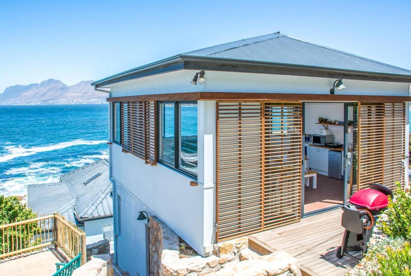 Modern Beach Apartment By Open Home Kalk Bay Exteriör bild